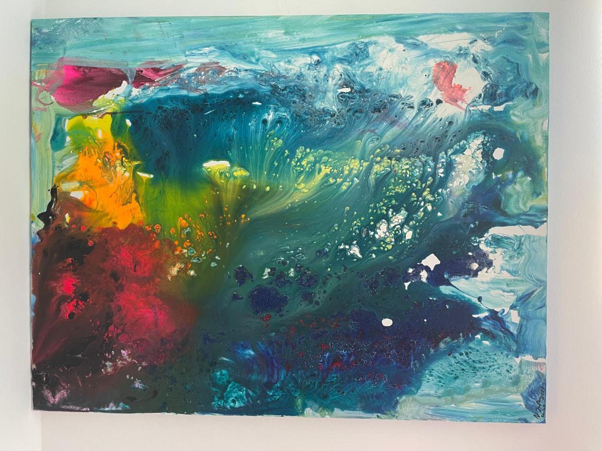 Apartment Happiness by Nicole Jutka, visual artist Olimp Esterno foto