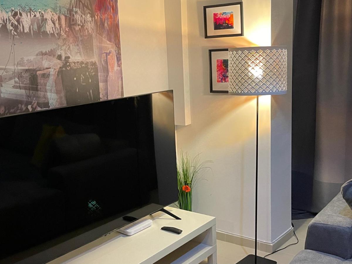 Apartment Happiness by Nicole Jutka, visual artist Olimp Esterno foto